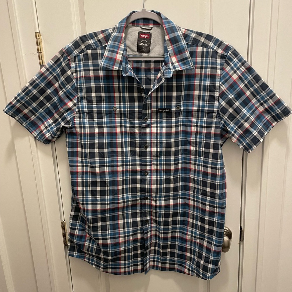 Like New Wrangler Blue/Grey/White/Red Plaid Button Up Short Sleeve Hikin…